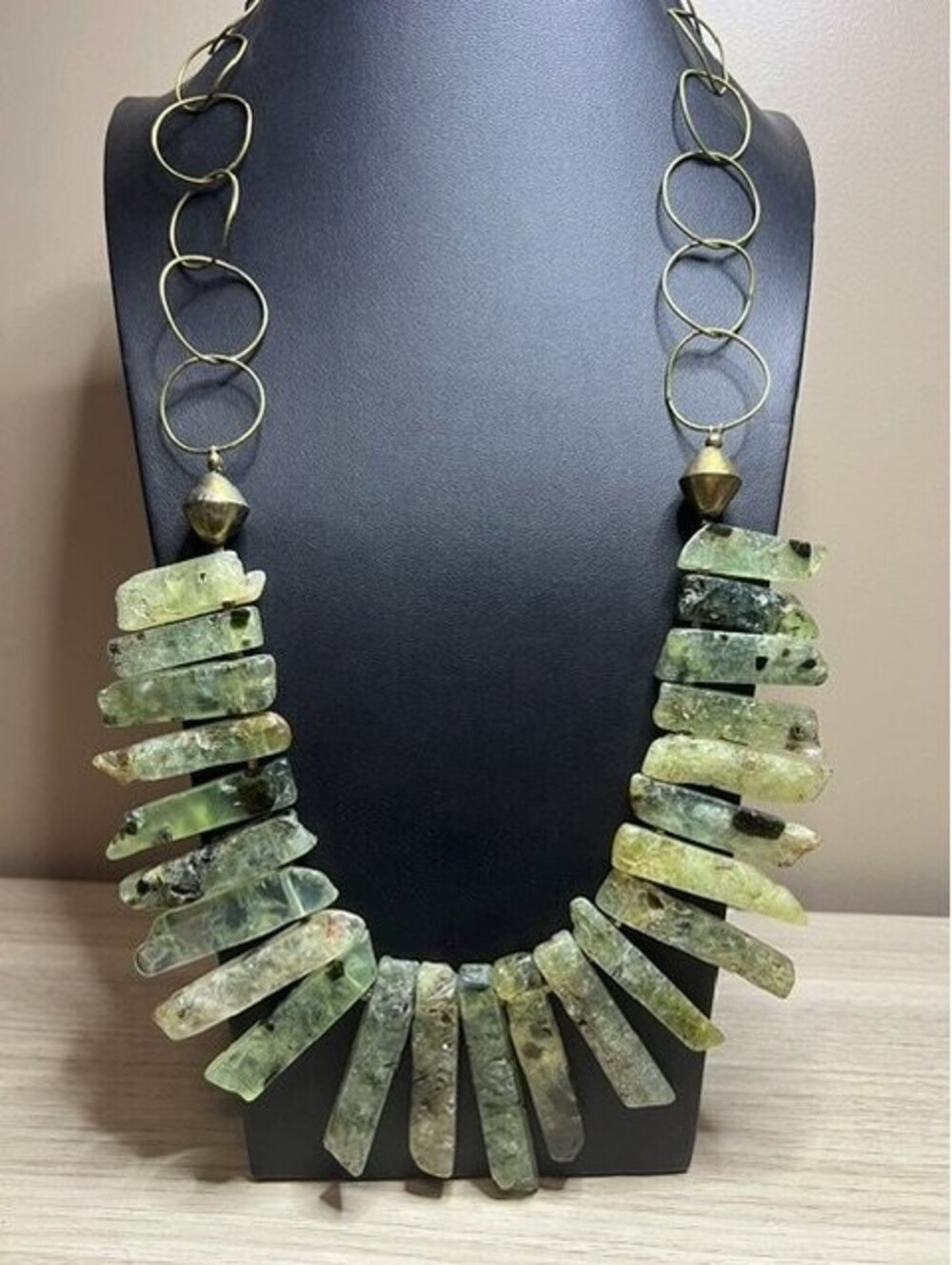 B7582 Artisan Prehnite Epidote Stone Bib Necklace Chunky Gold Tone brass 28"